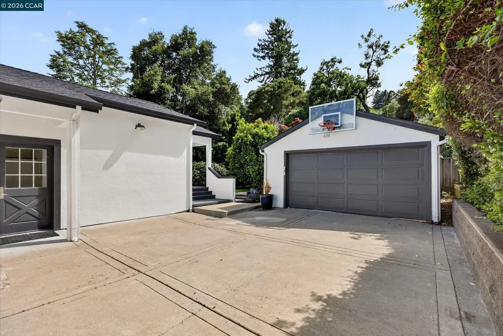 21 Camino Del Diablo Orinda CA 94563