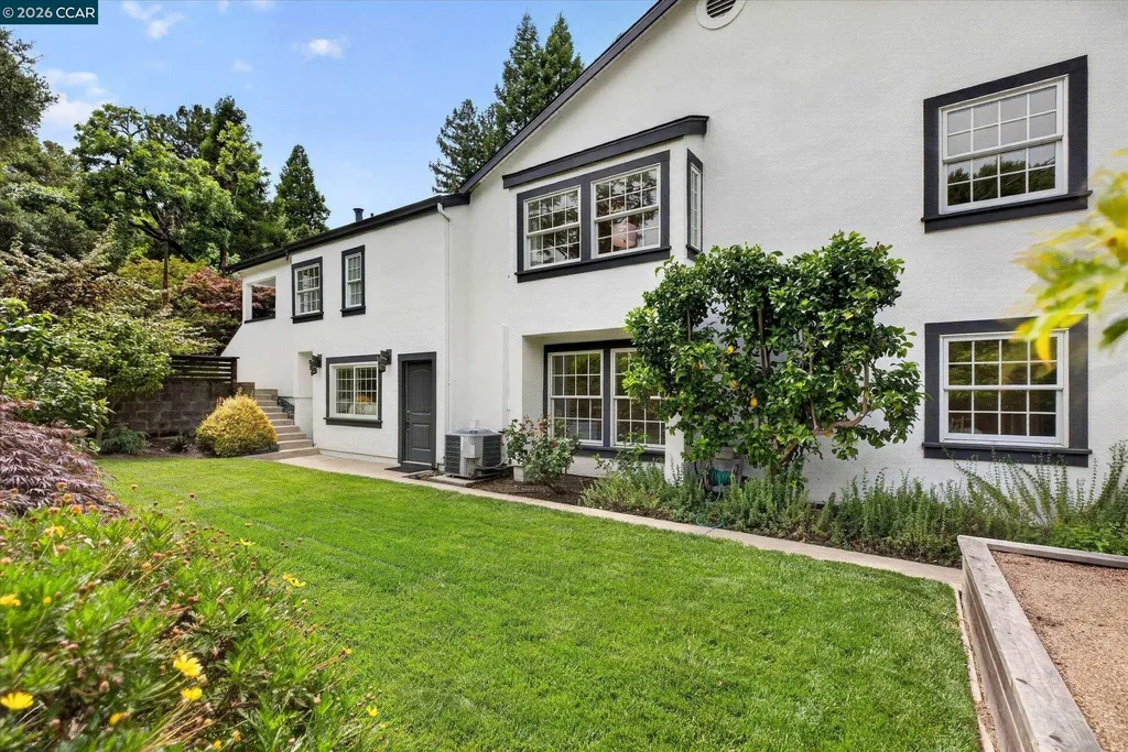 21 Camino Del Diablo Orinda CA 94563