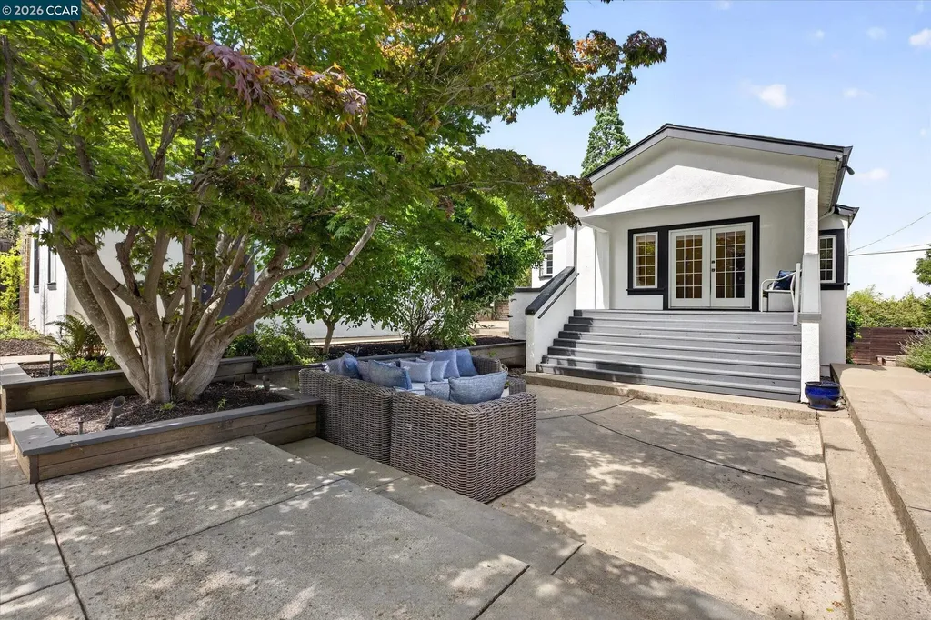 21 Camino Del Diablo Orinda CA 94563