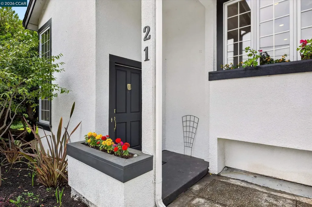 21 Camino Del Diablo Orinda CA 94563