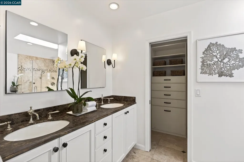 21 Camino Del Diablo Orinda CA 94563