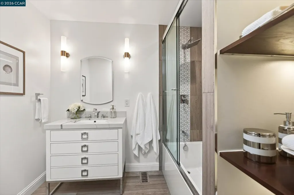 21 Camino Del Diablo Orinda CA 94563