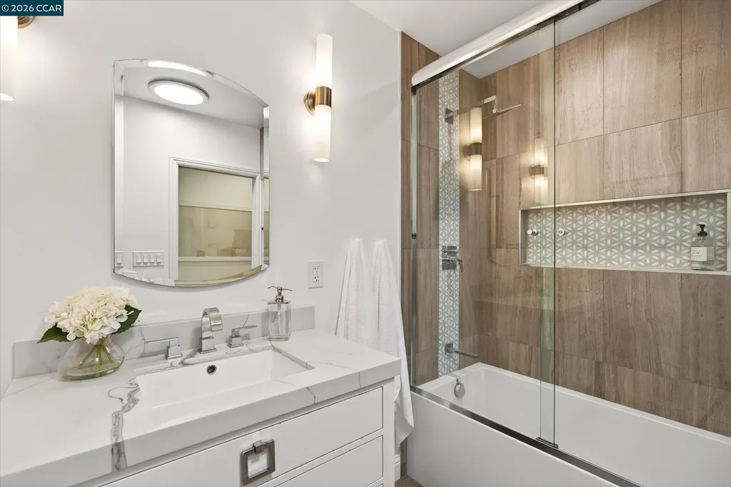 21 Camino Del Diablo Orinda CA 94563