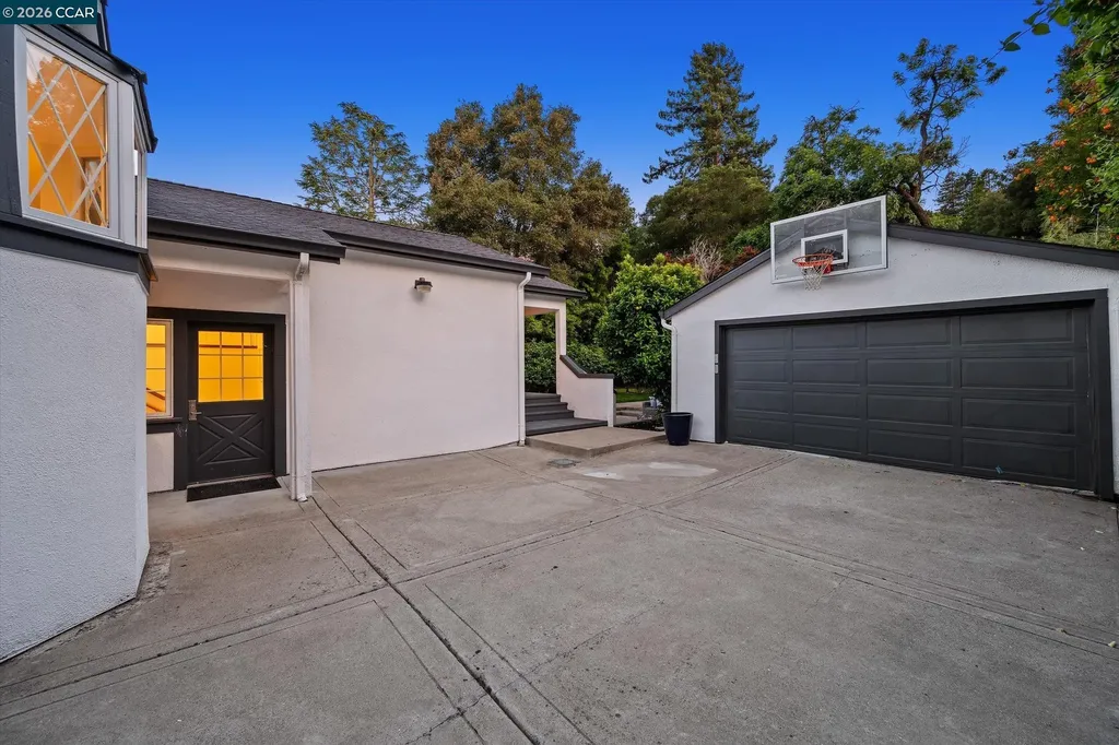 21 Camino Del Diablo Orinda CA 94563