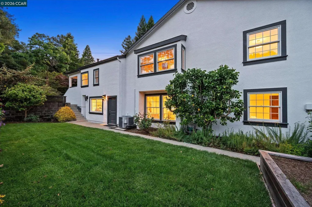 21 Camino Del Diablo Orinda CA 94563