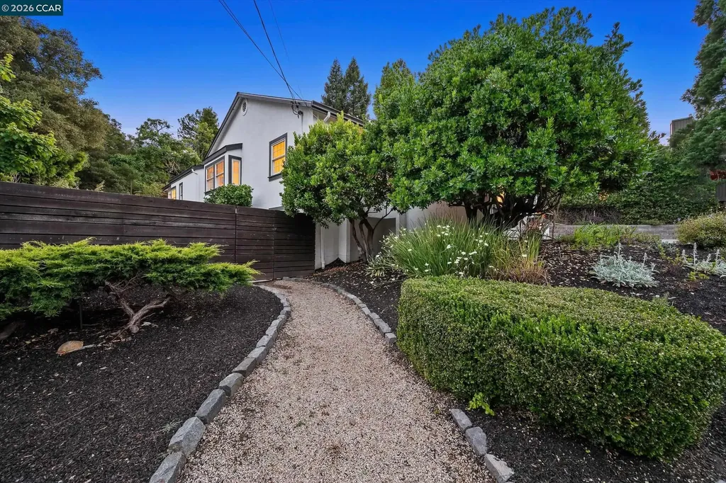 21 Camino Del Diablo Orinda CA 94563