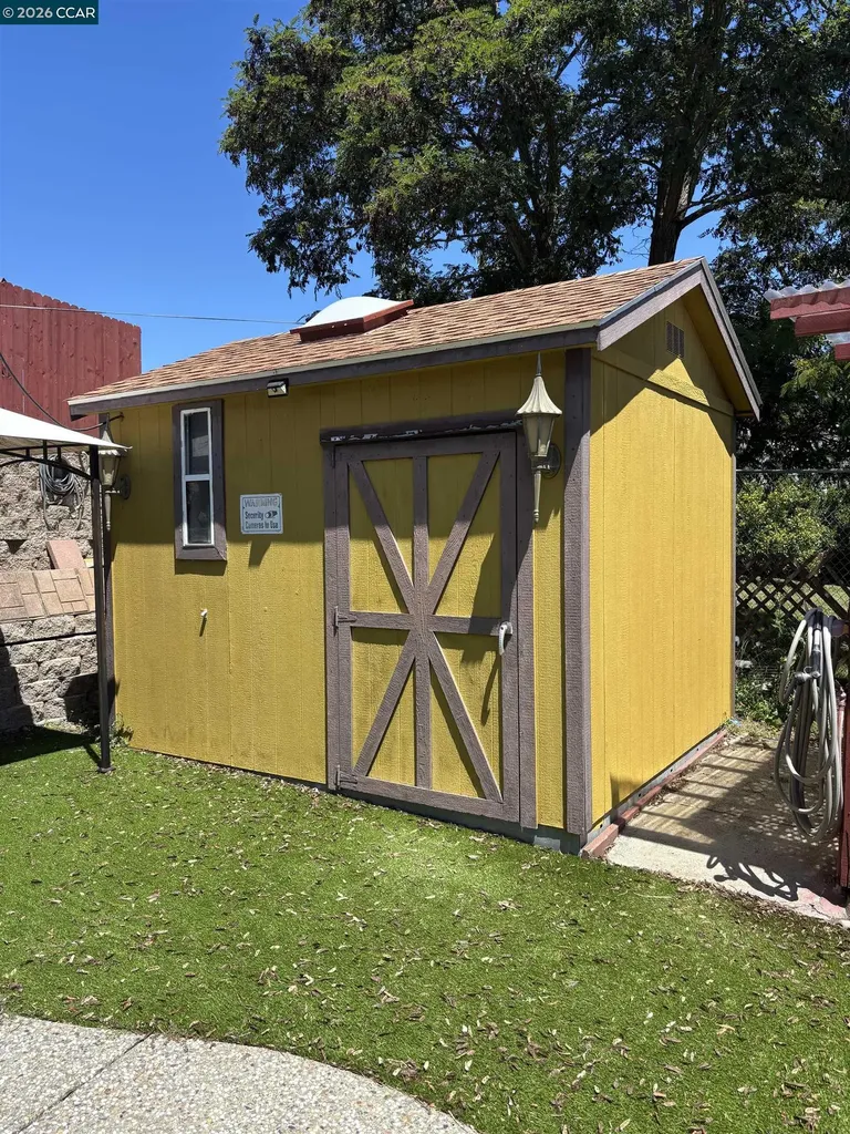694 Renfrew Road El Sobrante CA 94803