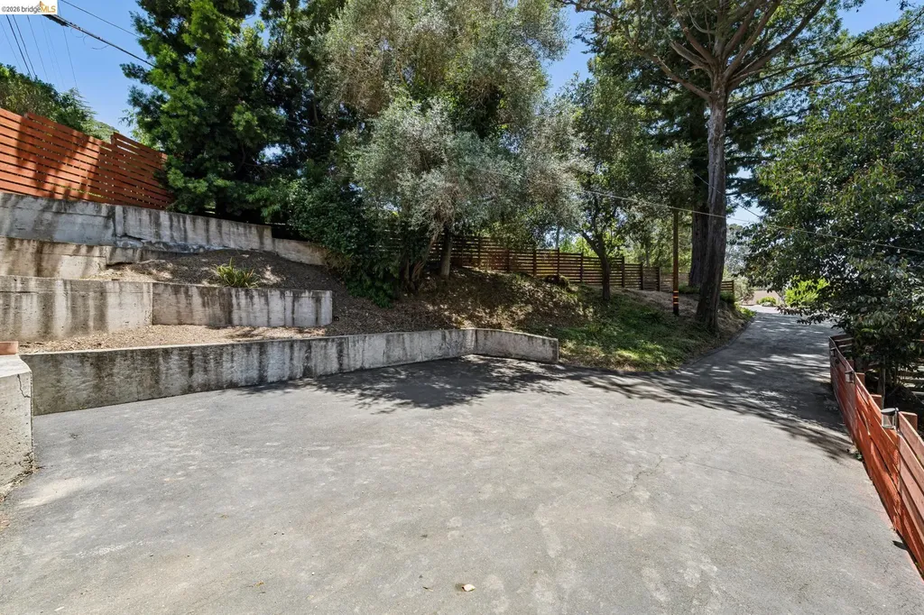 6281 Aspinwall Road Oakland CA 94611