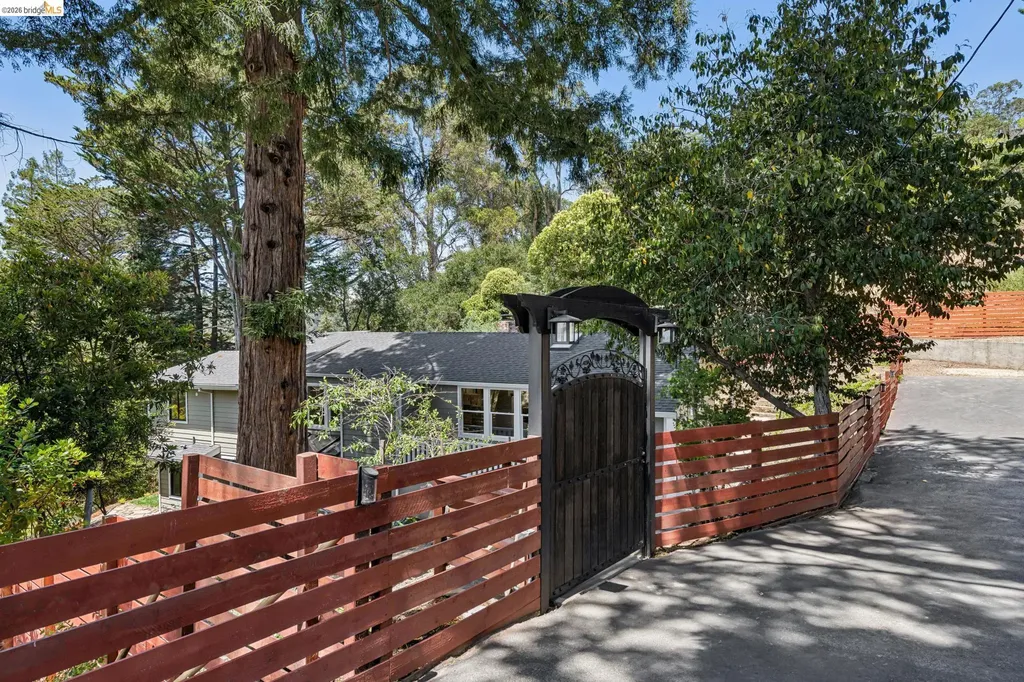 6281 Aspinwall Road Oakland CA 94611
