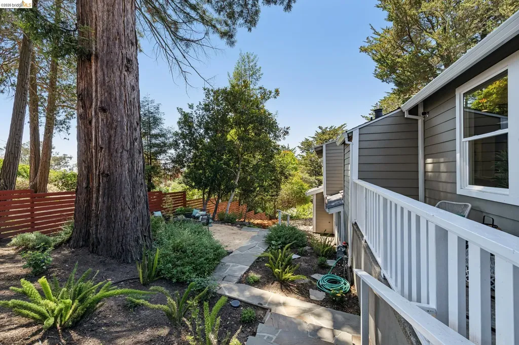 6281 Aspinwall Road Oakland CA 94611