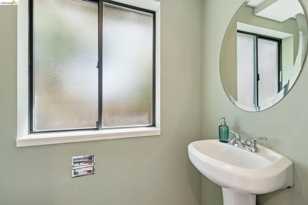 6281 Aspinwall Road Oakland CA 94611