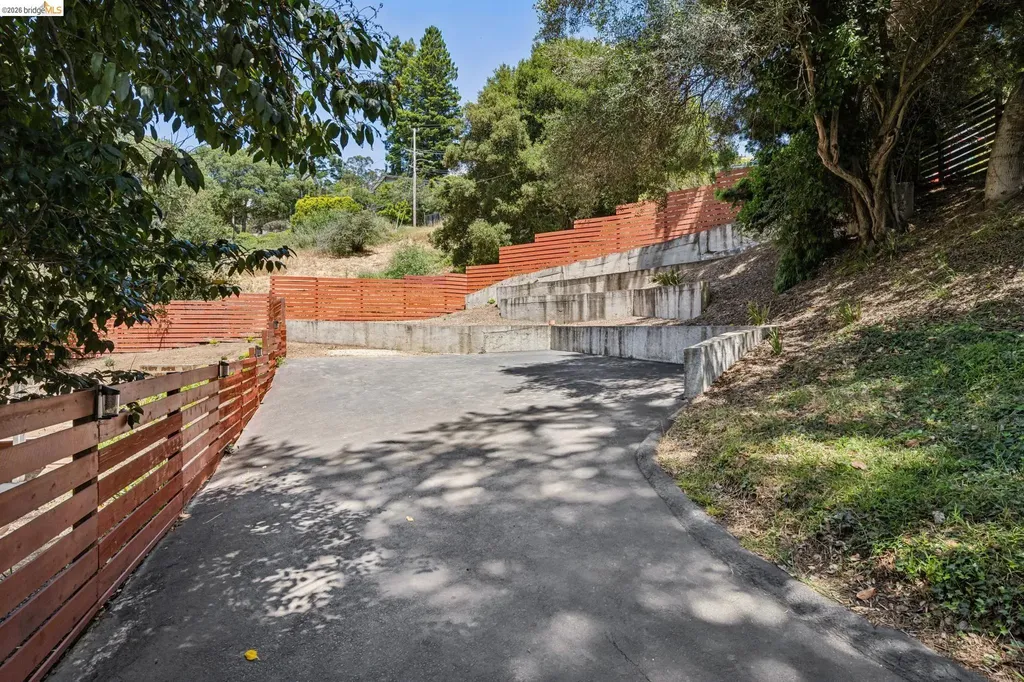 6281 Aspinwall Road Oakland CA 94611