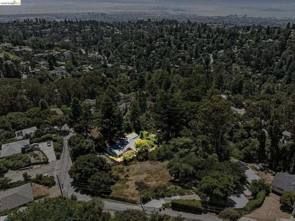 6281 Aspinwall Road Oakland CA 94611