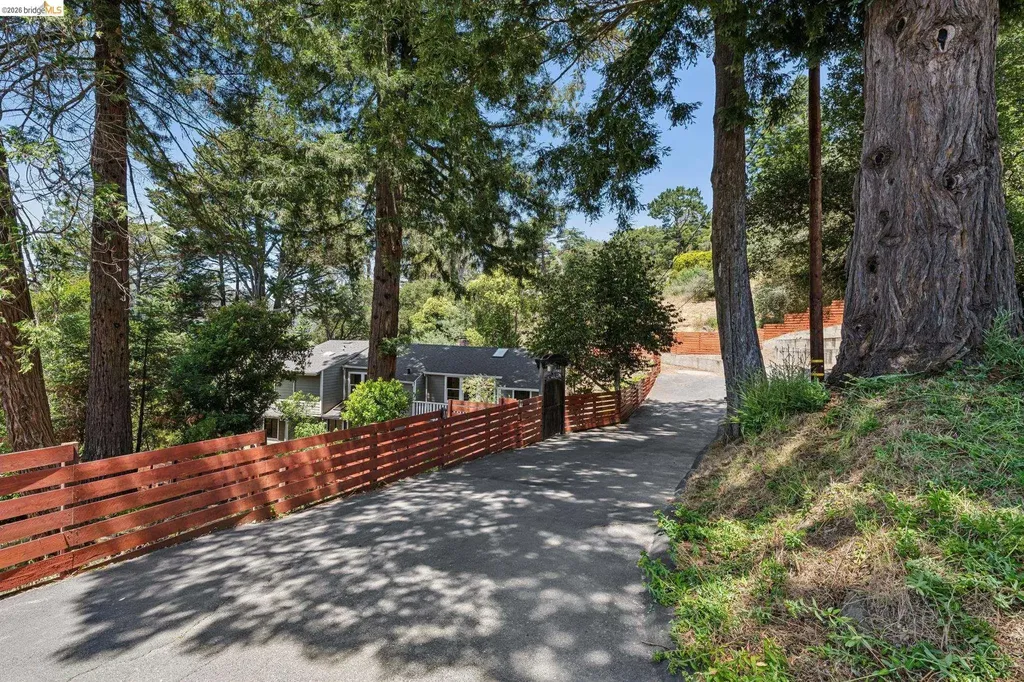 6281 Aspinwall Road Oakland CA 94611