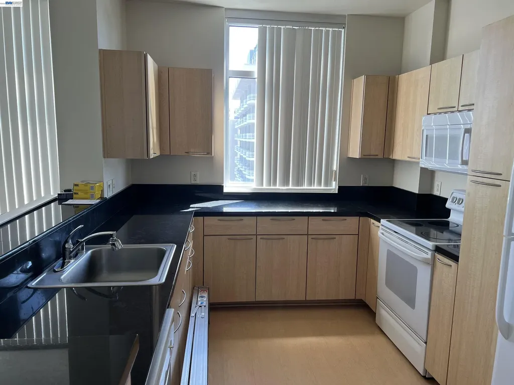 1 Lakeside Drive Oakland CA 94612