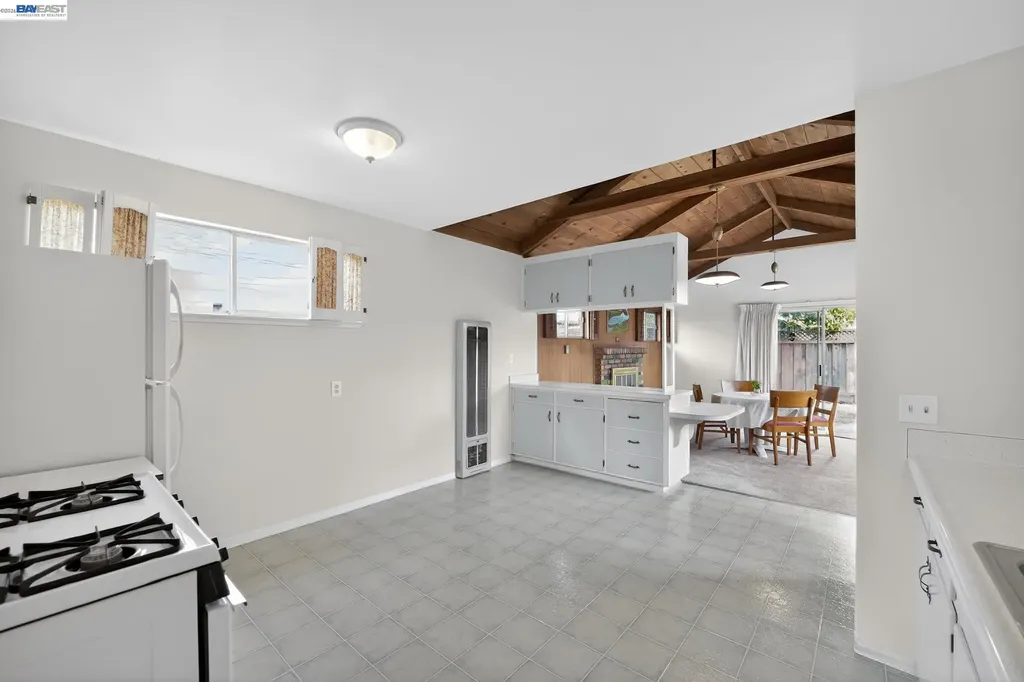 14562 Juniper Street San Leandro CA 94579