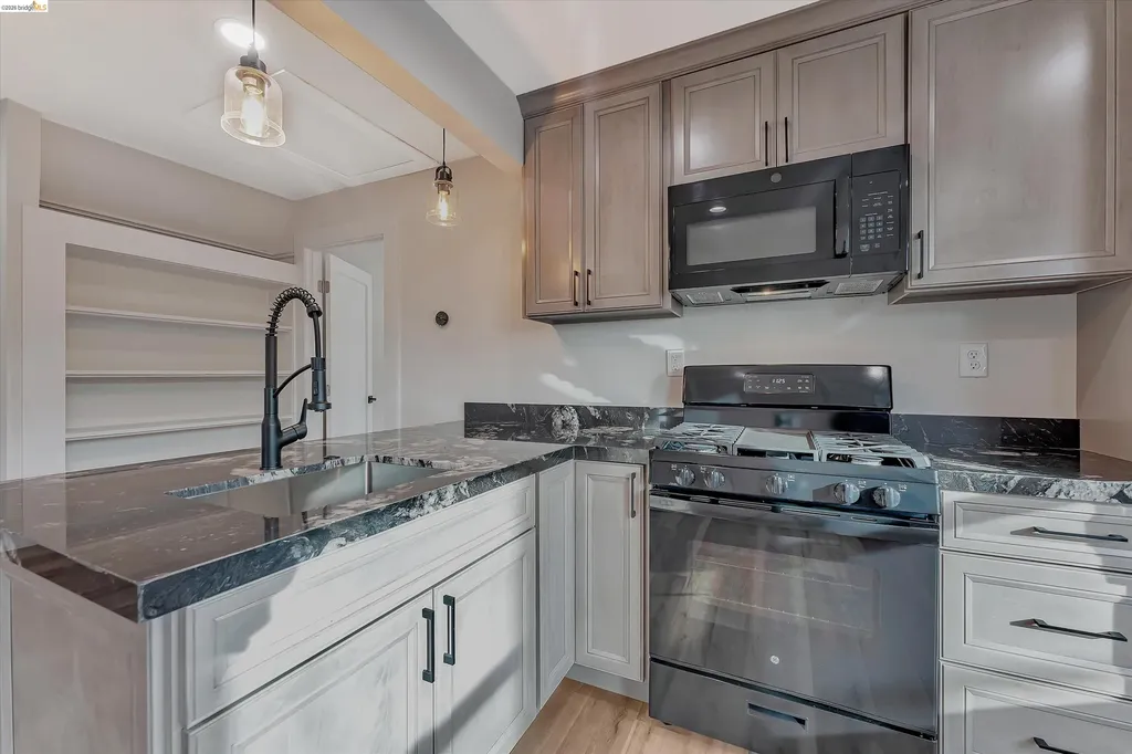 2804 Adeline Street Oakland CA 94608