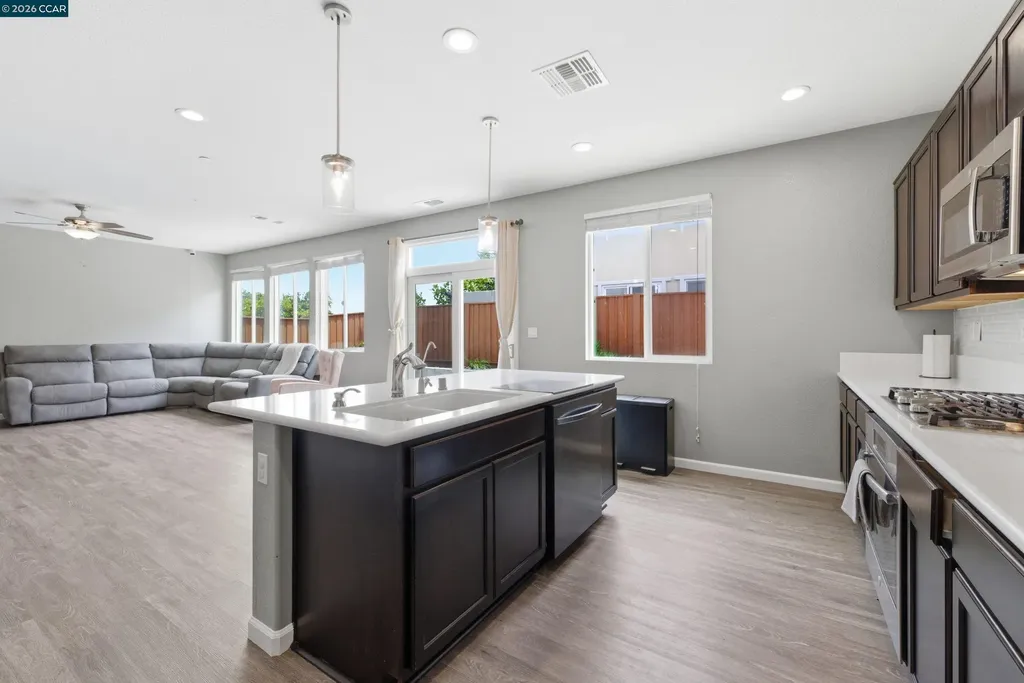 300 Coolcrest Drive Oakley CA 94561