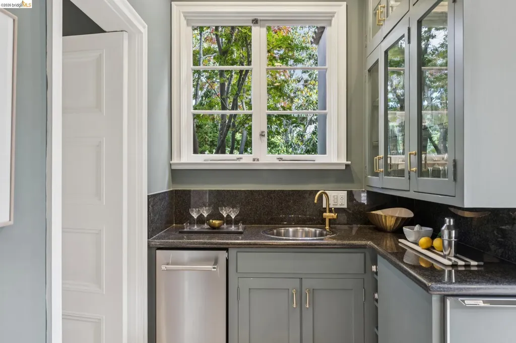 10 Muir Avenue Piedmont CA 94610