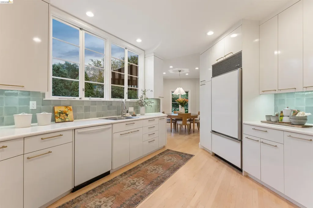 10 Muir Avenue Piedmont CA 94610
