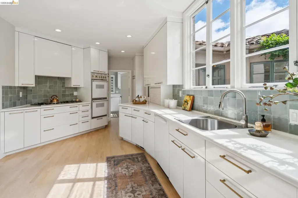 10 Muir Avenue Piedmont CA 94610