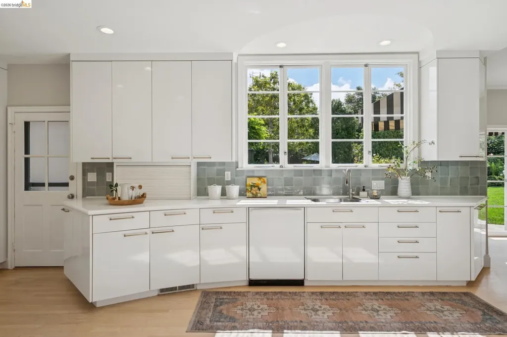 10 Muir Avenue Piedmont CA 94610