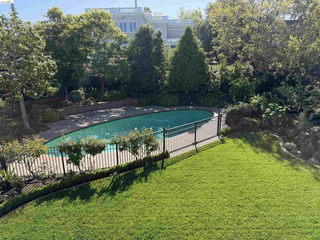 10 Muir Avenue Piedmont CA 94610