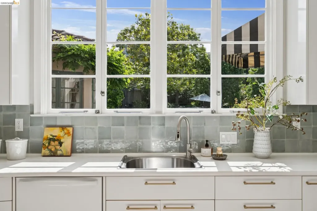 10 Muir Avenue Piedmont CA 94610