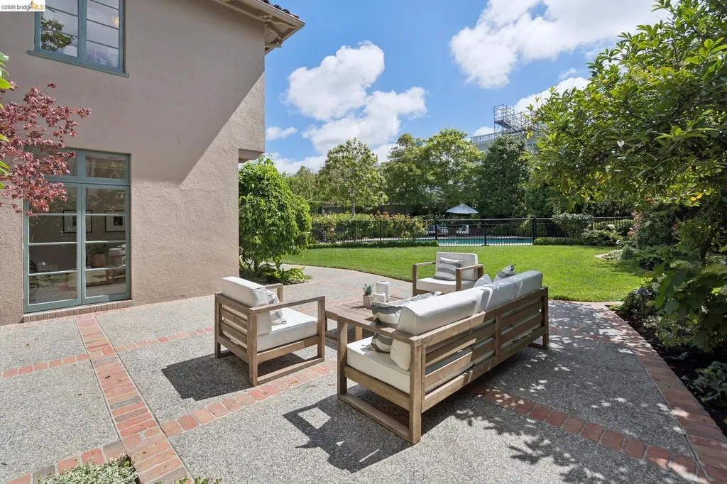 10 Muir Avenue Piedmont CA 94610