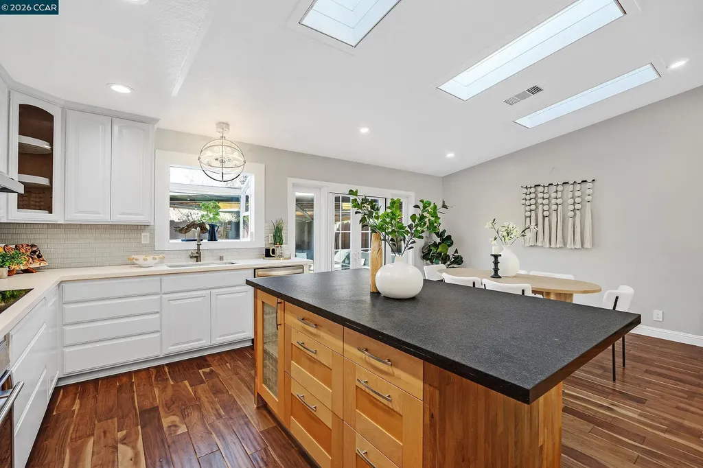 335 Lakeside Court Martinez CA 94553