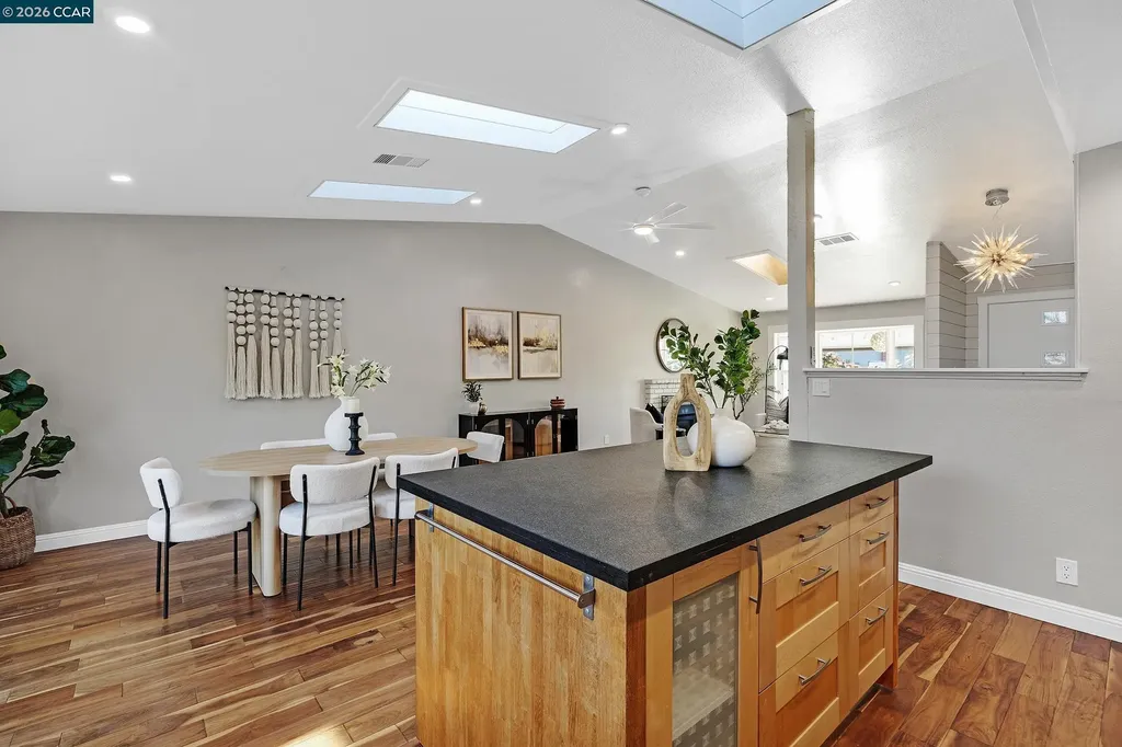 335 Lakeside Court Martinez CA 94553
