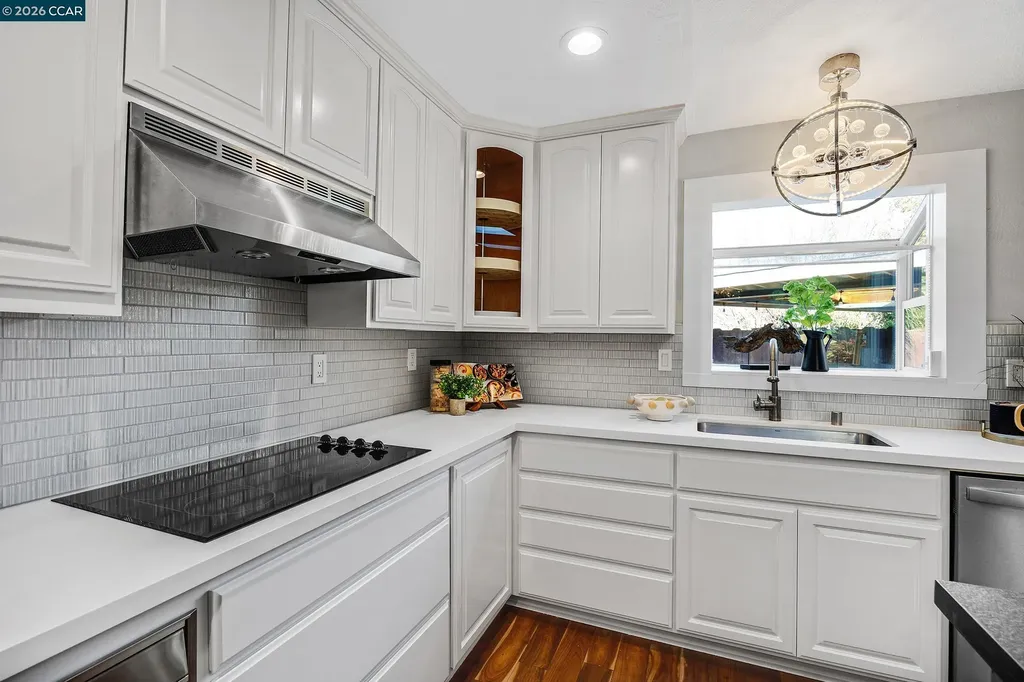 335 Lakeside Court Martinez CA 94553