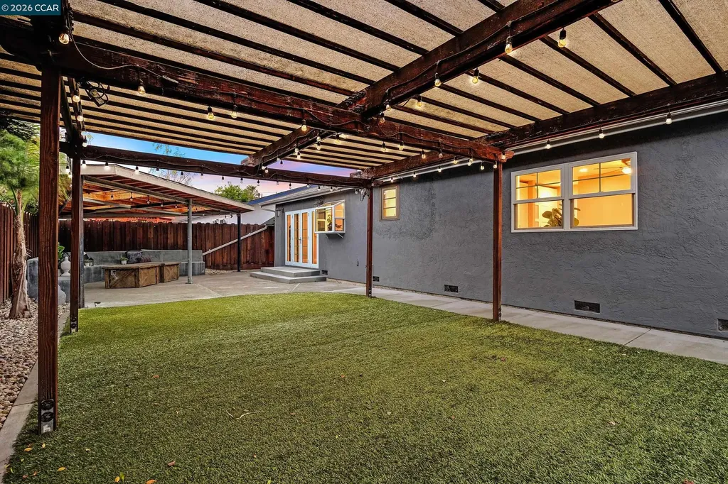 335 Lakeside Court Martinez CA 94553