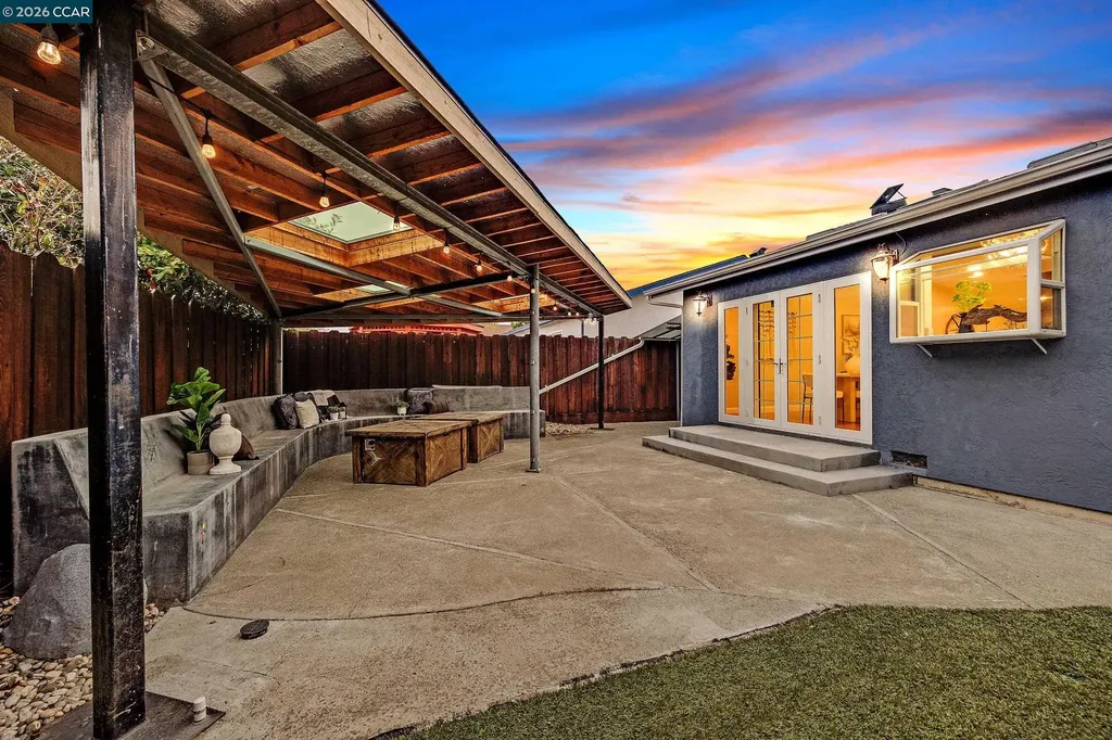 335 Lakeside Court Martinez CA 94553
