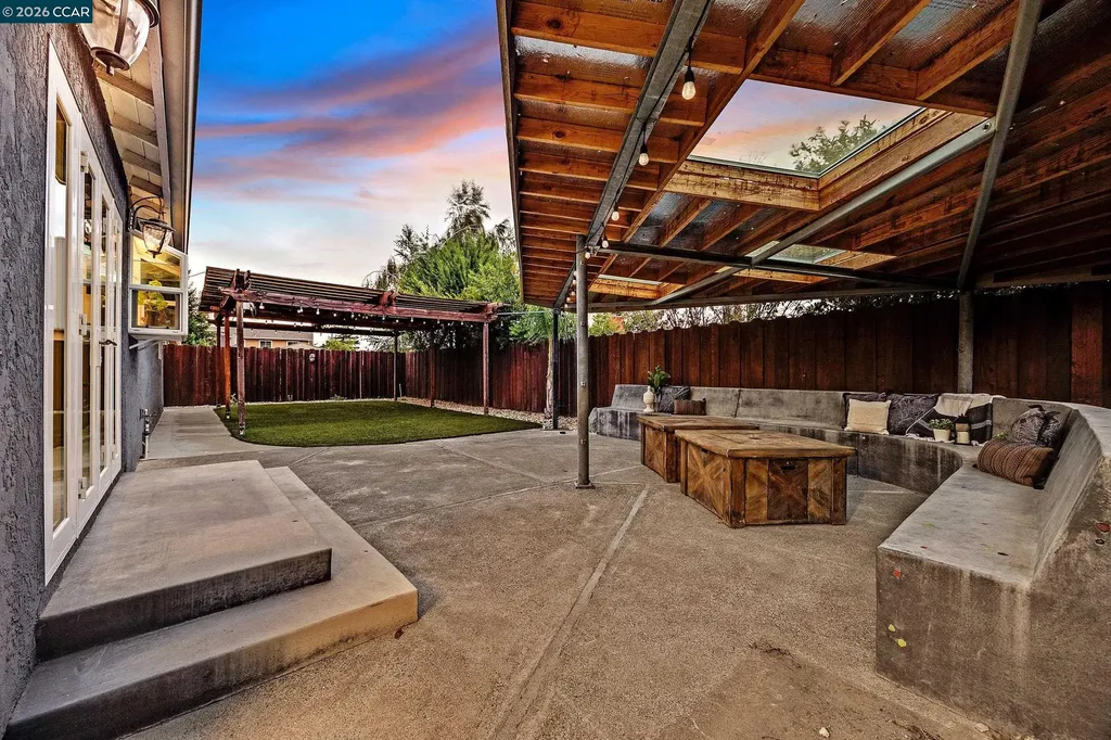 335 Lakeside Court Martinez CA 94553