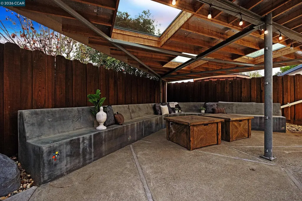 335 Lakeside Court Martinez CA 94553