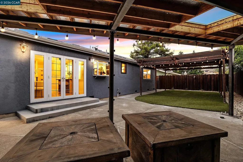 335 Lakeside Court Martinez CA 94553