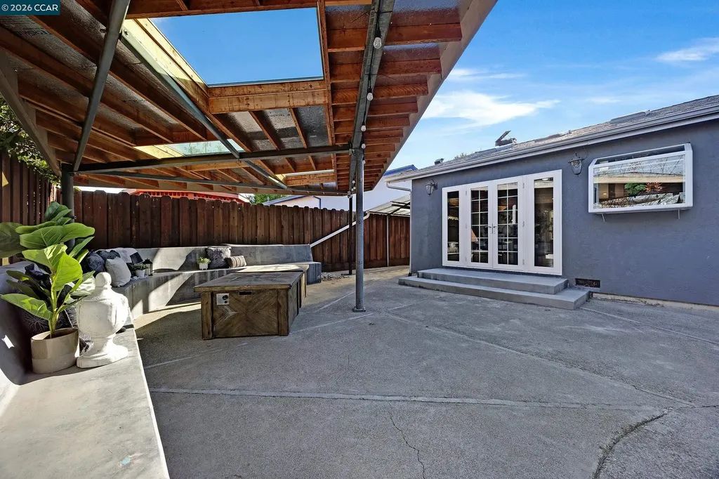 335 Lakeside Court Martinez CA 94553