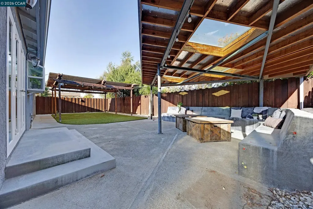 335 Lakeside Court Martinez CA 94553