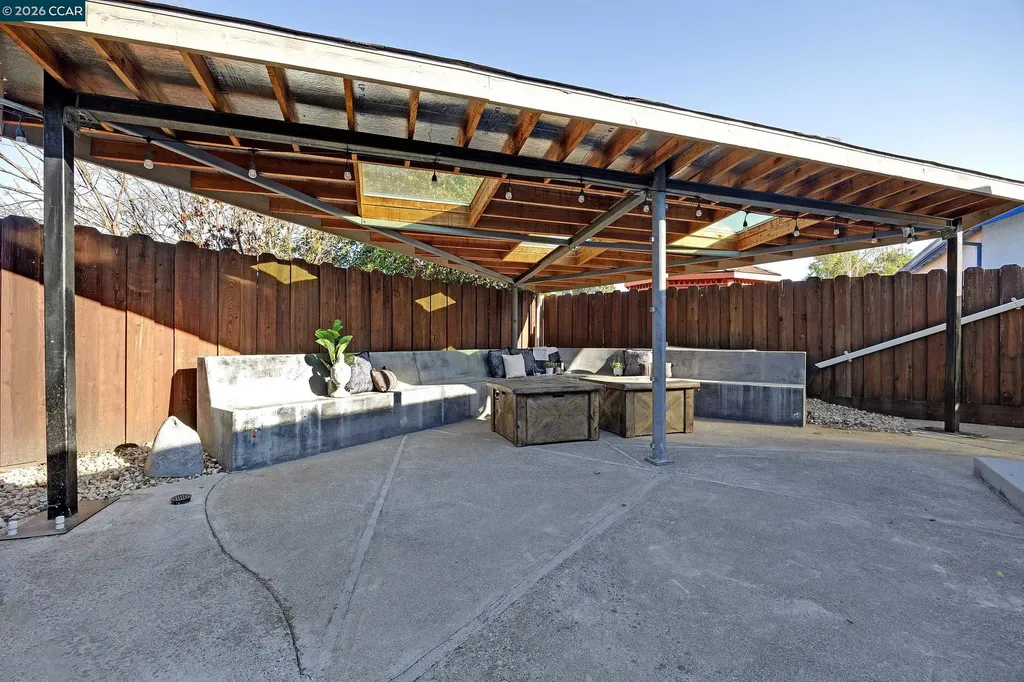 335 Lakeside Court Martinez CA 94553
