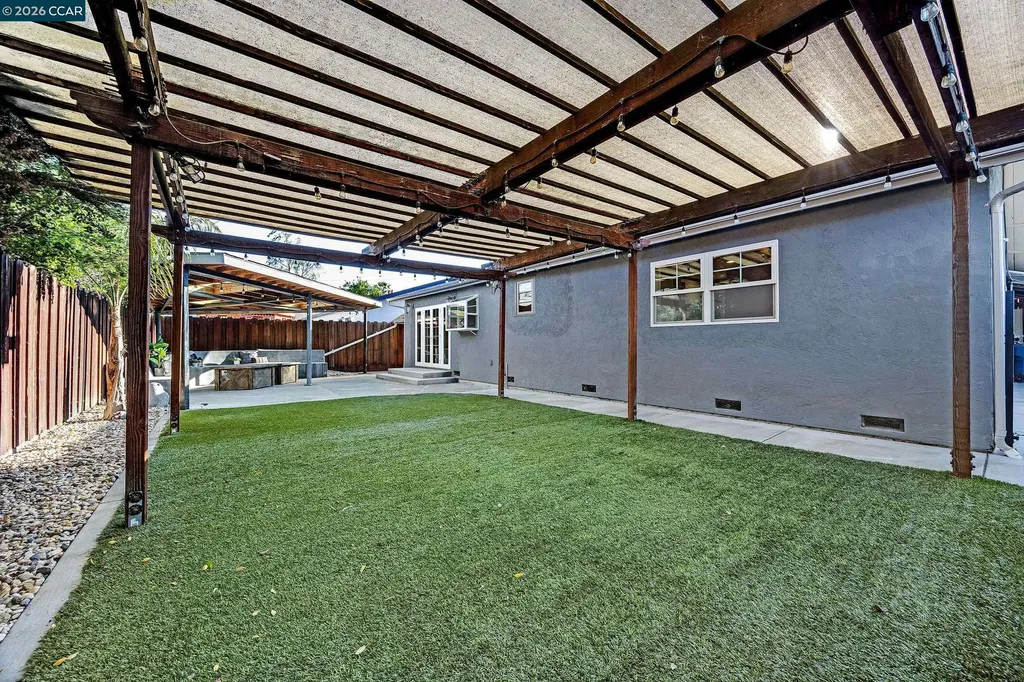 335 Lakeside Court Martinez CA 94553