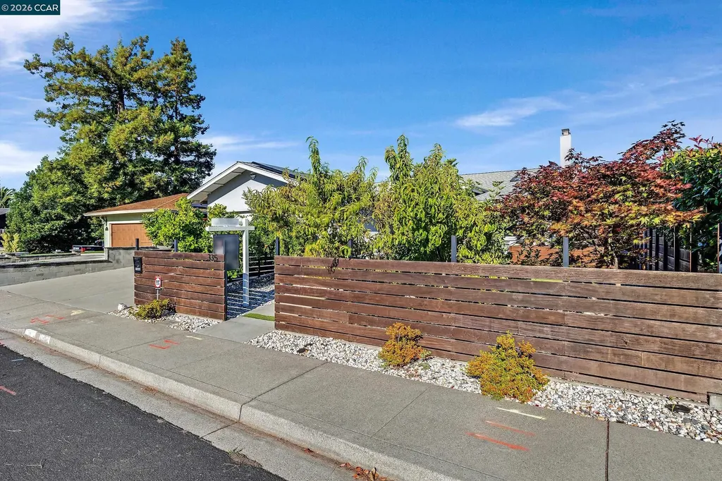 335 Lakeside Court Martinez CA 94553