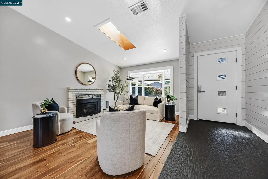 335 Lakeside Court Martinez CA 94553