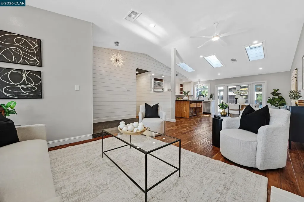 335 Lakeside Court Martinez CA 94553