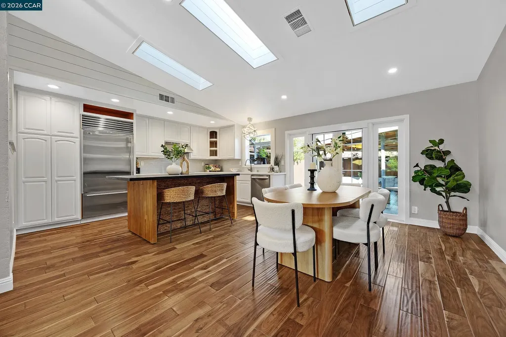 335 Lakeside Court Martinez CA 94553