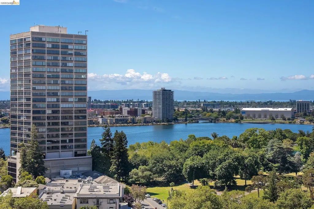 320 Lee Street Oakland CA 94610