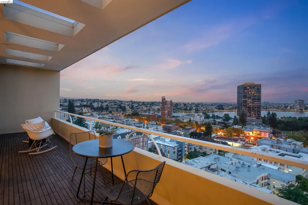 320 Lee Street Oakland CA 94610