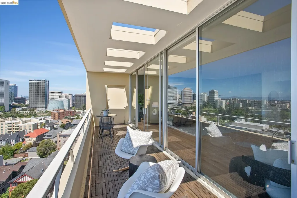 320 Lee Street Oakland CA 94610
