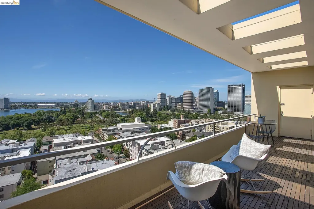 320 Lee Street Oakland CA 94610