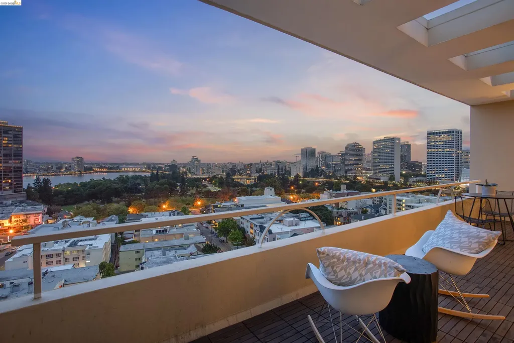 320 Lee Street Oakland CA 94610
